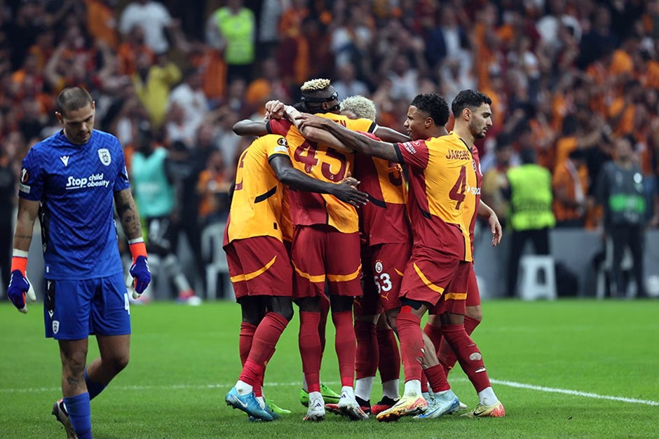 Galatasaray, PAOK’u İzmir Marşı İle Uğurladı